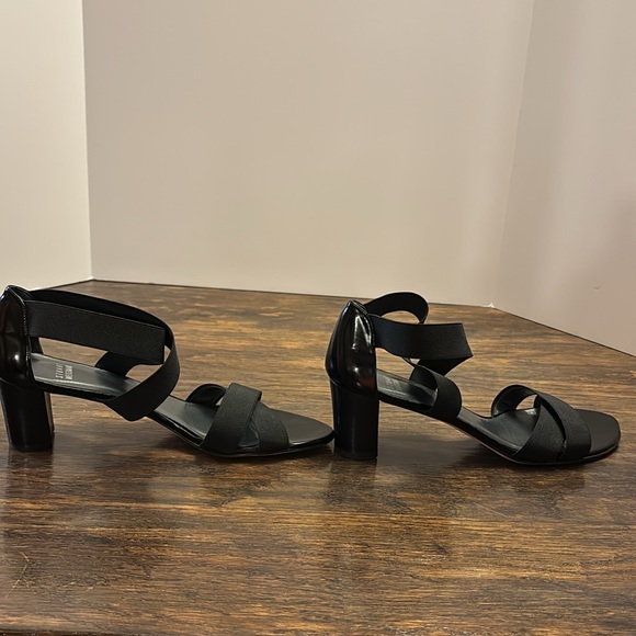 Stuart Weitzman Black Elastic Strap Sandals - Size 9.5N - Sleek and Comfortable! - Picture 6 of 10